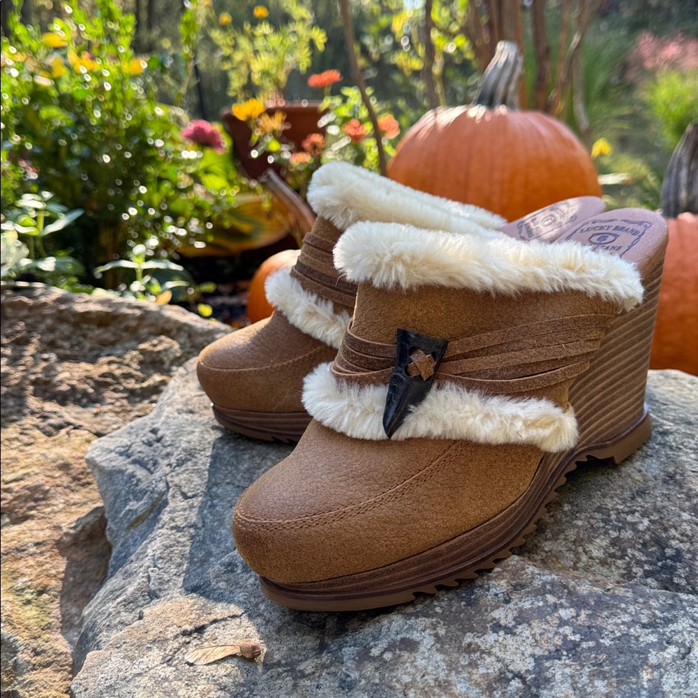 Lucky Brand wedge mules 8.5